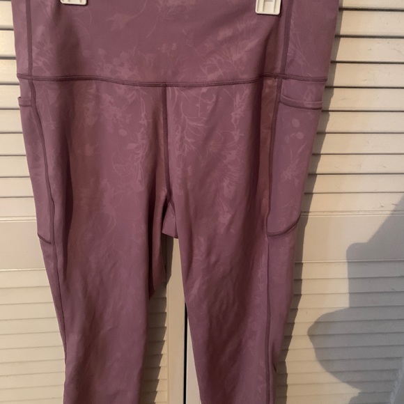 ZYIA Light Lilac Floral Double Strap Bra(L) & matching Pocket Hi-Rise Capri(12)) - Picture 10 of 10